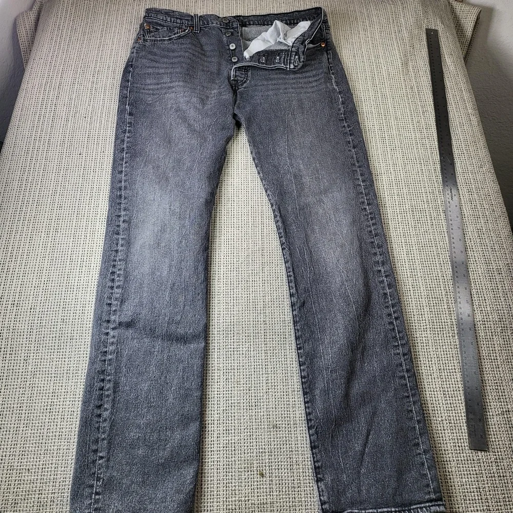 Levis 501 Jeans Mens 33x34 Gray Medium Wash Button Fly Straight Denim Pants